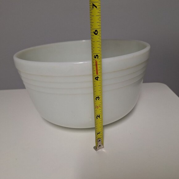 Vintage Ribbed Hamilton Beach Mixing Bowl 9 x 5 White Glass Milk - Picture 5 of 5